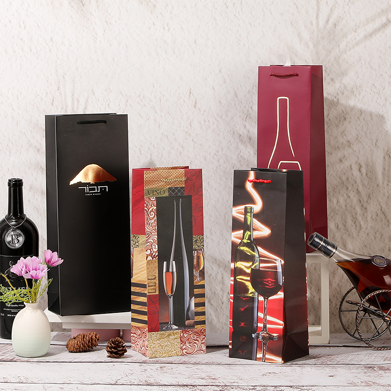 Geschenktüten aus Papier für einzelne Weinflaschen mit Seilgriffen