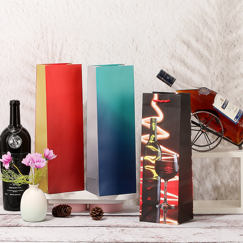 Geschenktüten aus Papier für einzelne Weinflaschen mit Seilgriffen
