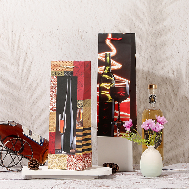 Geschenktüten aus Papier für einzelne Weinflaschen mit Seilgriffen