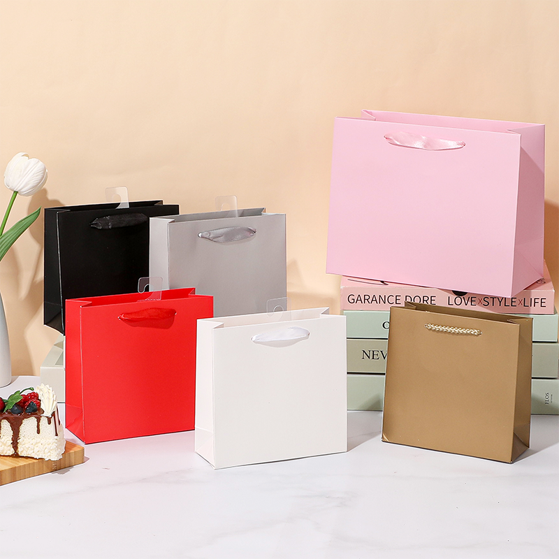 Hochwertige Geschenkpapiertüten für den Einzelhandel und als Geschenkverpackung