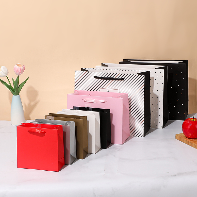 Hochwertige Geschenkpapiertüten für den Einzelhandel und als Geschenkverpackung