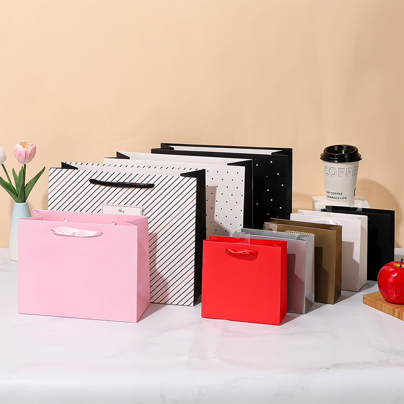 Hochwertige Geschenkpapiertüten für den Einzelhandel und als Geschenkverpackung