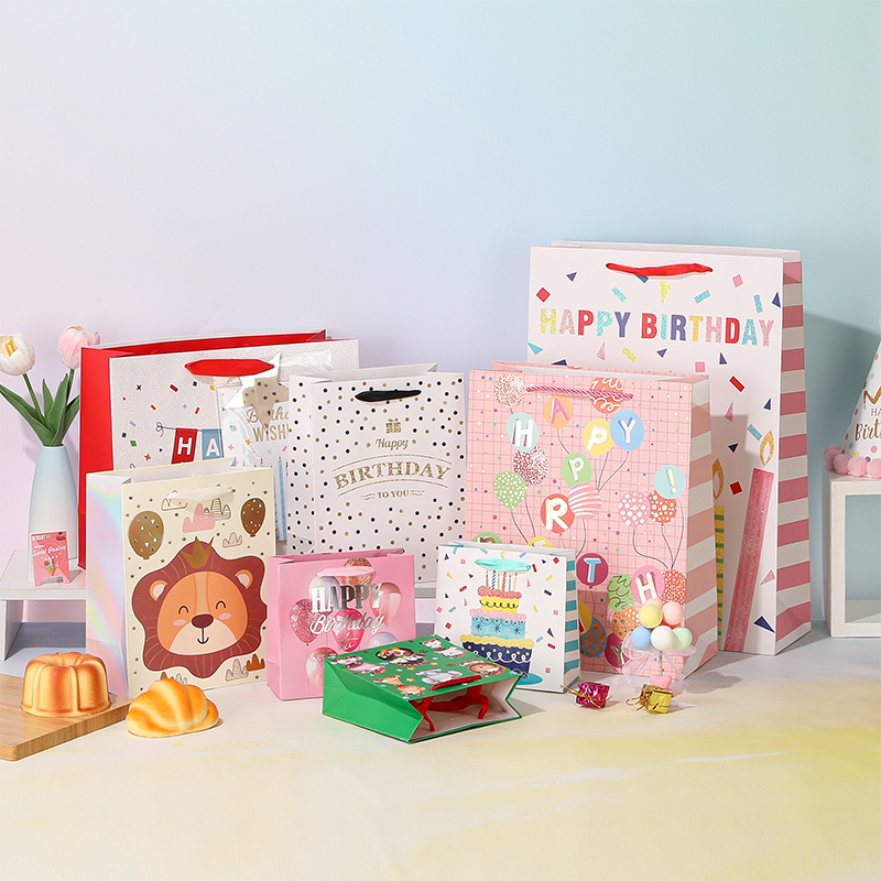 Geburtstagsgeschenktüten aus Kraftpapier mit Griffen, Partygeschenke
