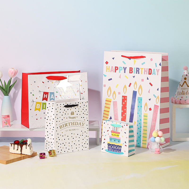 Geburtstagsgeschenktüten aus Kraftpapier mit Griffen, Partygeschenke