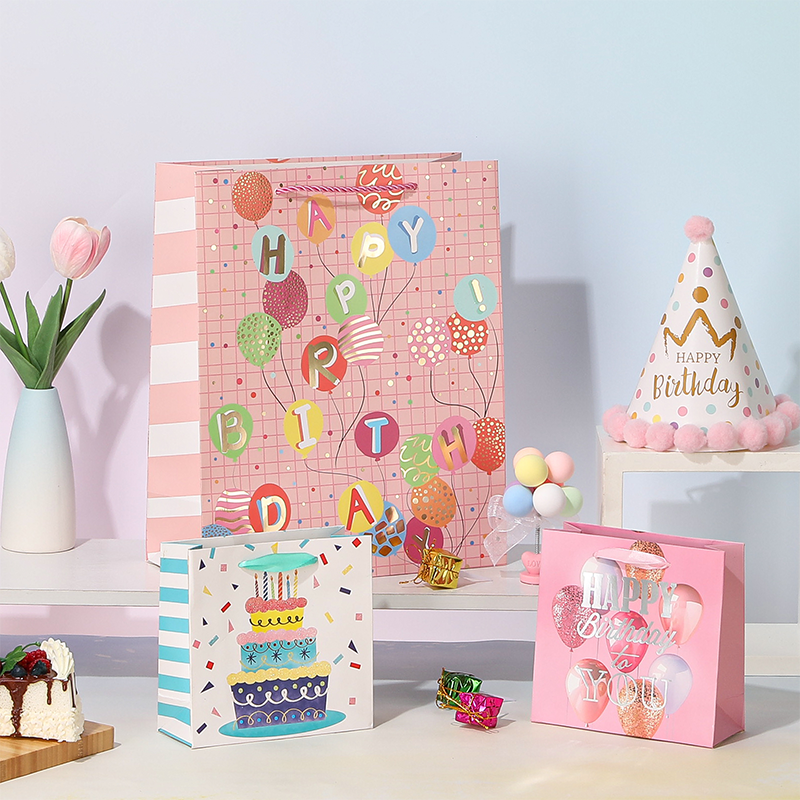 Geburtstagsgeschenktüten aus Kraftpapier mit Griffen, Partygeschenke
