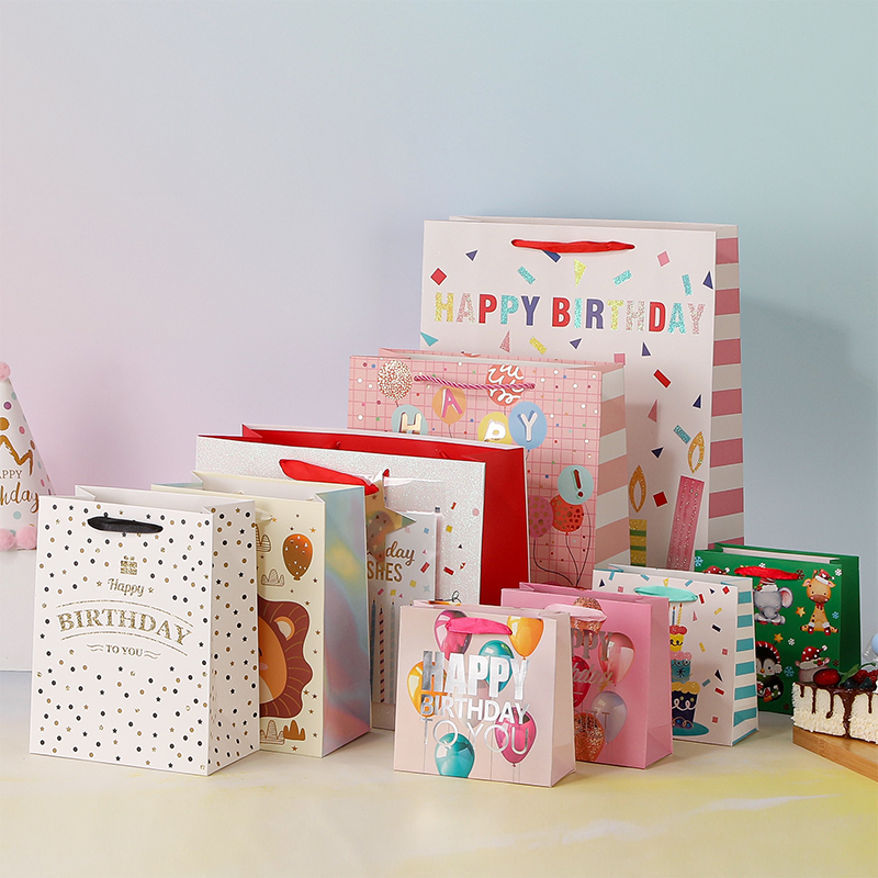 Geburtstagsgeschenktüten aus Kraftpapier mit Griffen, Partygeschenke